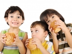 Evita mancarea de tip fast-food pentru a nu scadea IQ-ul copilului tau