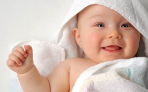 Cum reactioneaza bebelusul la sunete